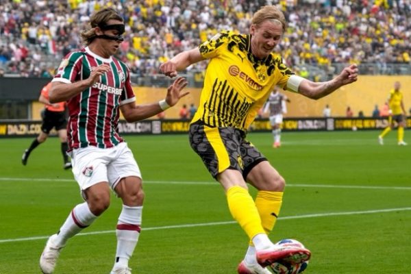 Acción del partido entre Fluminense y Borussia Dortmund.