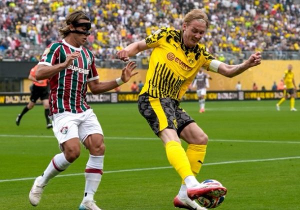 Acción del partido entre Fluminense y Borussia Dortmund.