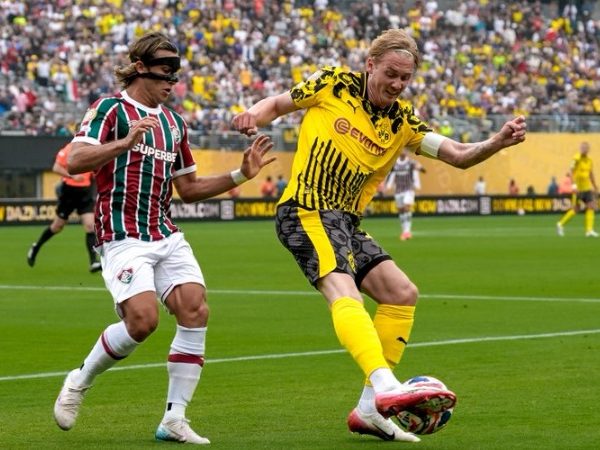 Acción del partido entre Fluminense y Borussia Dortmund.