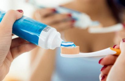 Fluoruro de estaño en pastas dentales: beneficios comprobados y posibles efectos adversos