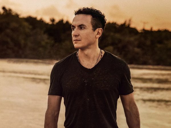Fonseca prende la fiesta en Ecuador con su Tropicalia Tour 2025