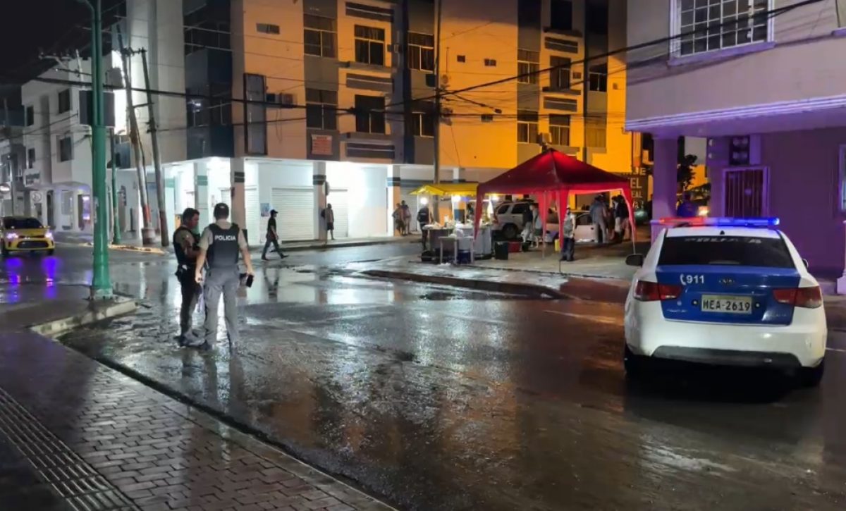 A un hombre de 19 años, lo asesinaron cerca de un puesto de comida rápida.