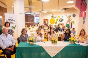 Niños y familias celebran en la Universidad de las Artes tras superar la desnutrición con el apoyo de Fundación María Gracia y BMI.