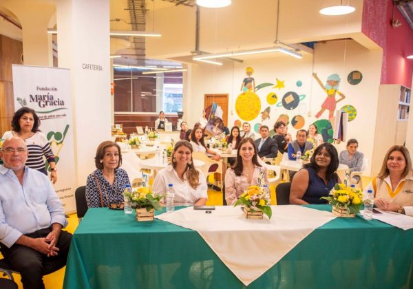 Niños y familias celebran en la Universidad de las Artes tras superar la desnutrición con el apoyo de Fundación María Gracia y BMI.