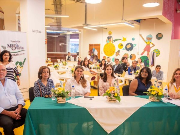 Niños y familias celebran en la Universidad de las Artes tras superar la desnutrición con el apoyo de Fundación María Gracia y BMI.