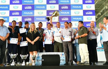 Los ganadores de la Regata Guayaquil- Posorja recibieron $1,400 y $1,000 respectivamente, además de trofeos.