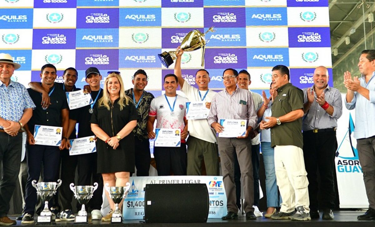 Los ganadores de la Regata Guayaquil- Posorja recibieron $1,400 y $1,000 respectivamente, además de trofeos.