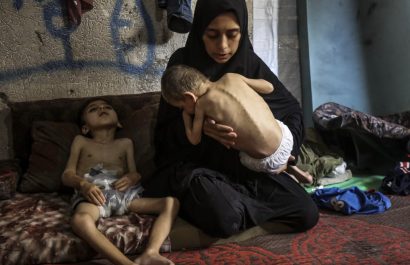 La población de Gaza, de más de dos millones de personas, se enfrenta a una grave escasez de alimentos, muchos niños ya han muerto.