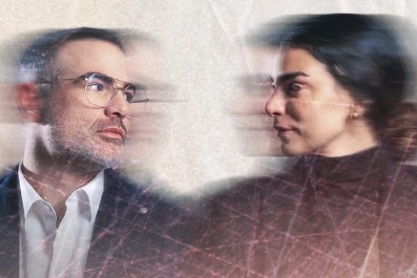 Un amor secreto de 40 años llega al escenario ecuatoriano con Giovanna Andrade y Roberto Manrique