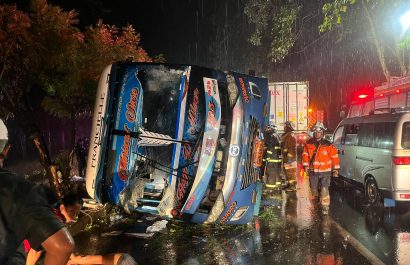accidente-vía-a-la-costa-bus-se-vuelca-y-cobra-siete-vidas