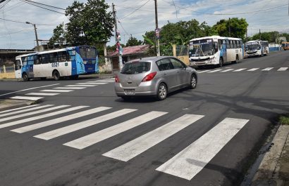 Guayaquil, enfrenta retos por su densidad poblacional. Las calles congestionadas aumentan los riesgos para peatones.