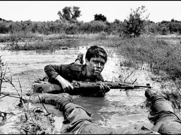 La guerra entre Irán e Irak finalizó el 20 de agosto de 1988. Ambos países acordaron retirar sus tropas y retornar a las fronteras establecidas en el Acuerdo de Argel de 1975.