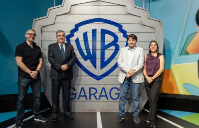 Gianni Iannuzzelli, jefe de parqueo de Policentro; Eduardo Mata, vicepresidente regional Costa de Banco del Austro; Diego Madriñán, productor de Casa Warner LATAM, 
Sandra Vinueza, agente de Warner Bros. Discovery (de izquierda a derecha).