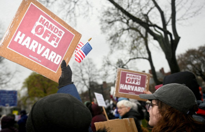 Justicia de EE. UU. favorece a Harvard en disputa con la Administración Trump