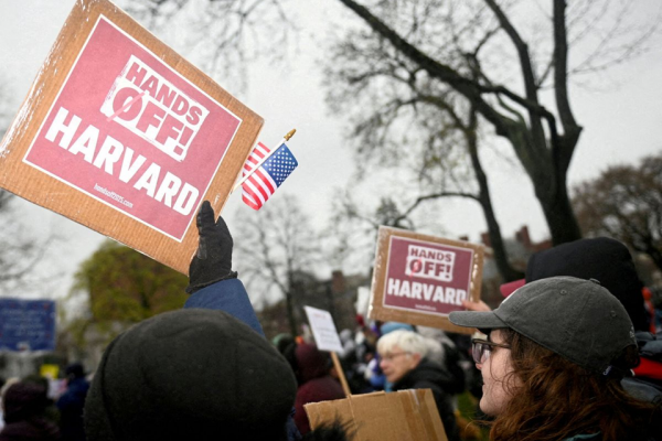 Justicia de EE. UU. favorece a Harvard en disputa con la Administración Trump