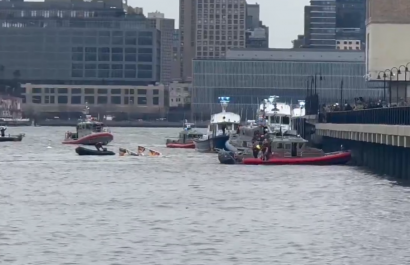 Helicóptero Bell 206 se estrella en el río Hudson cerca del muelle 40 en Nueva York