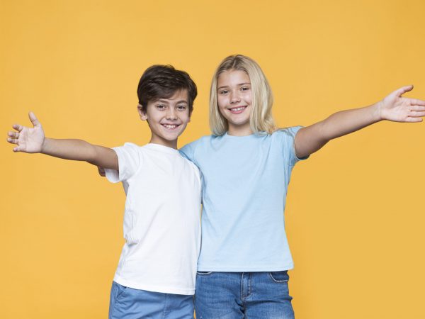 Hombres que crecen con hermanas: Más colaborativos y amorosos en pareja