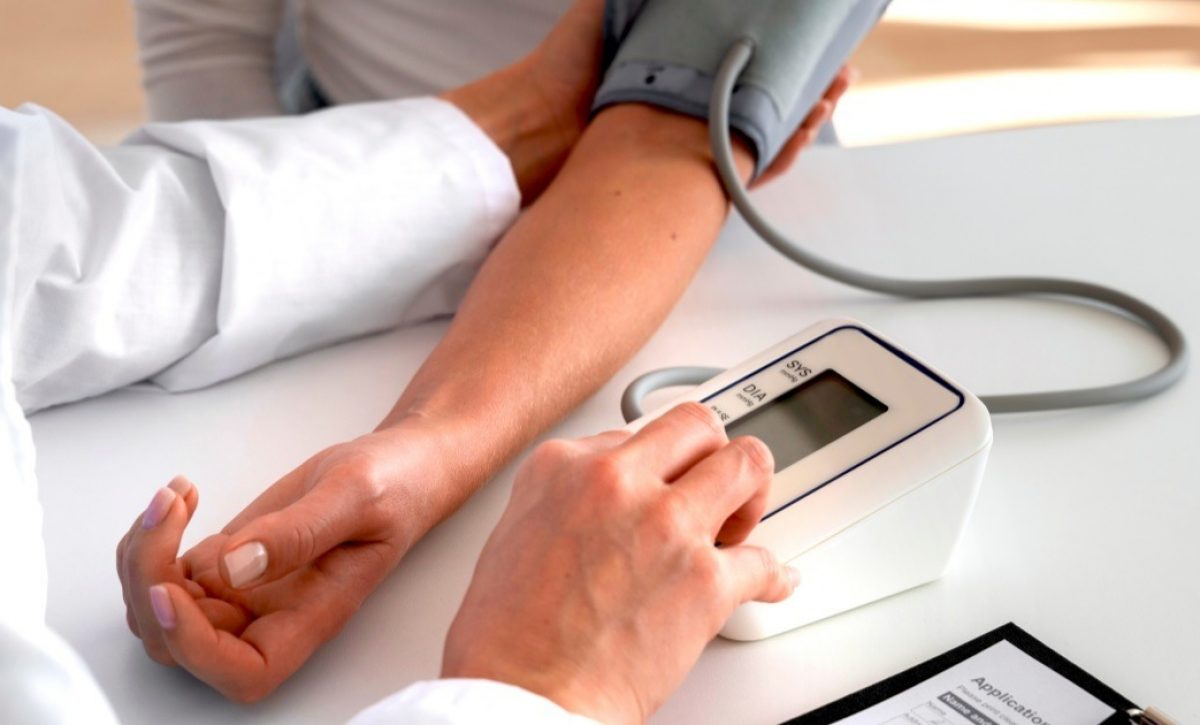 ¿Presión arterial alta? Descubre los alimentos que te ayudarán a controlarla de forma natural