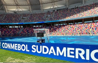 El monitor del VAR será movido al lado opuesto de los bancos de suplentes en los estadios. FOTO: Conmebol.