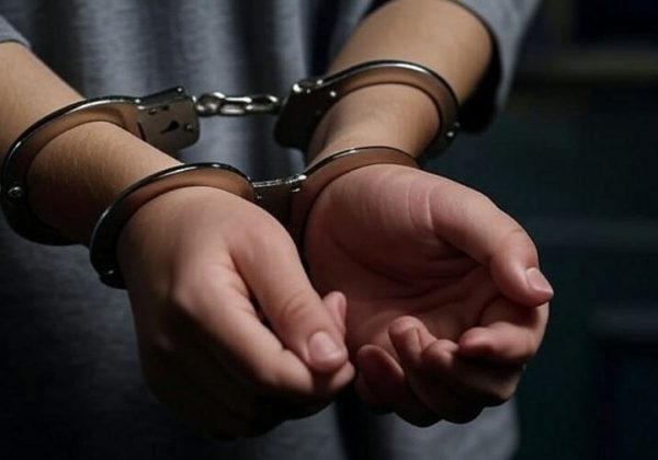 Adolescente es llamado a juicio por el delito de asesinato.