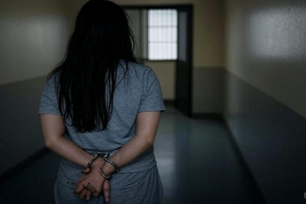 Mujer es sentenciada por el delito de tráfico de drogas.