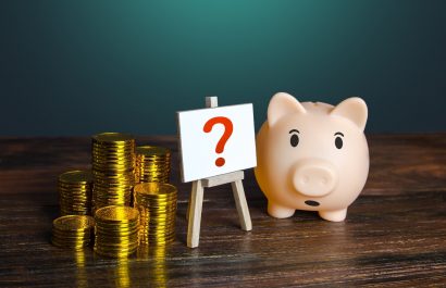 Guía para gestionar deudas y ahorrar al mismo tiempo sin sacrificar tus finanzas.
