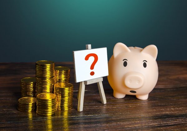 Guía para gestionar deudas y ahorrar al mismo tiempo sin sacrificar tus finanzas.