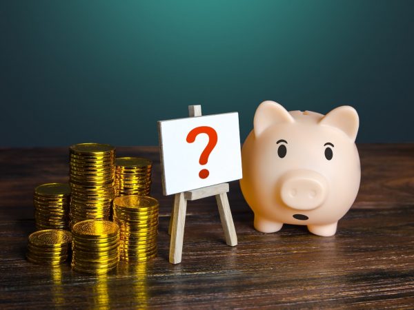 Guía para gestionar deudas y ahorrar al mismo tiempo sin sacrificar tus finanzas.