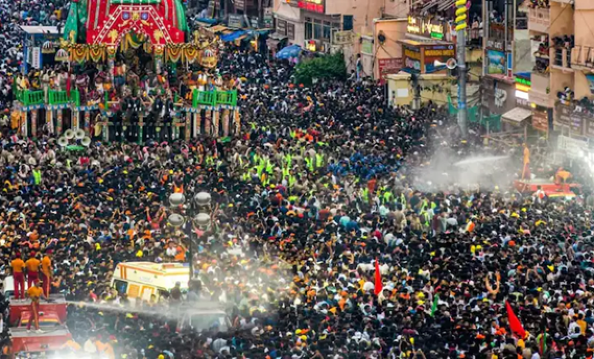 India: estampida humana durante ceremonia en templo de Puri deja víctimas fatales