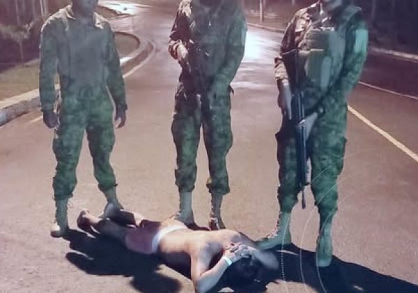 Hombre fue capturado tras intentar irrumpir en cuartel militar en El Oro