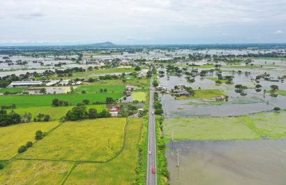 En puntos estratégicos se controla el desfogue de agua del embalse Daule-Peripa Desde Palestina y Santa Lucía para evitar inundaciones.