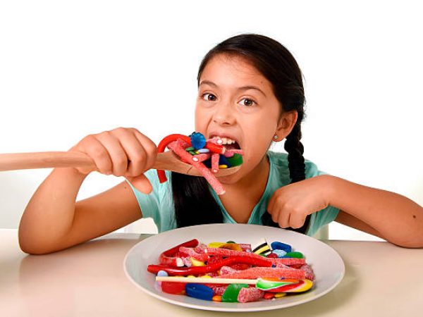 El azúcar no causa hiperactividad en niños, pero presenta otros riesgos: ¿cuáles son?