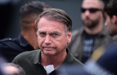 Bolsonaro continúa en observación médica por deshidratación y alteraciones renales
