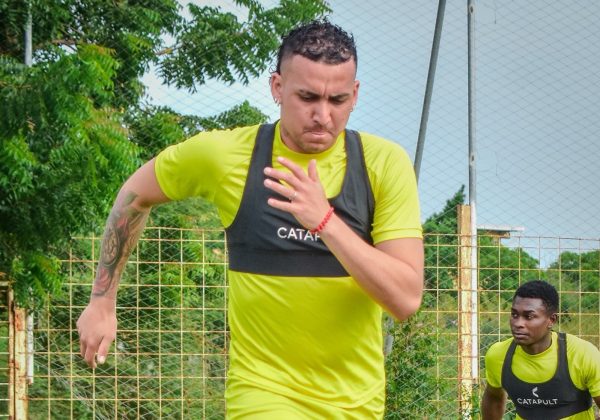 Jerry Parrales, ya entrena con Delfín SC
