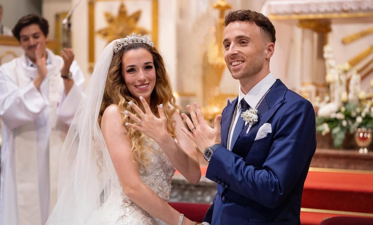 Diogo Jota junto a su esposa Rute Cardosoel el día de su boda.