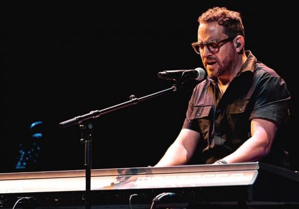 Juan Fernando Velasco estrena "Julio Eterno" y un videoclip que revive a Julio Jaramillo