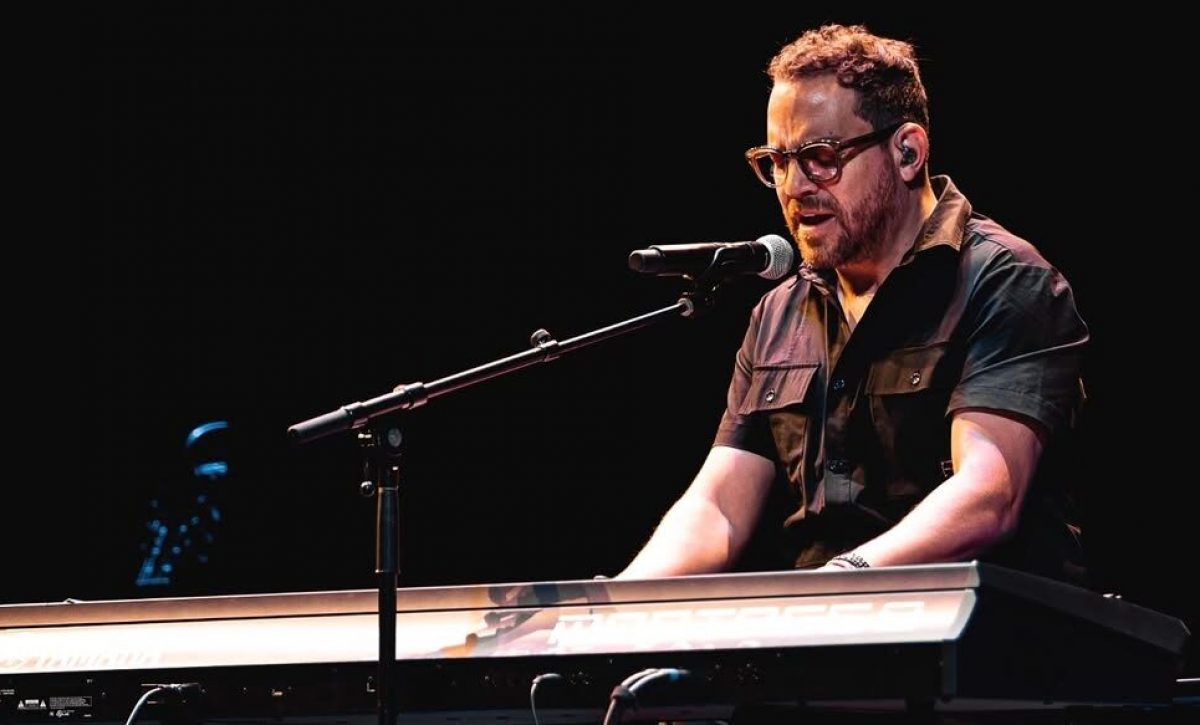 Juan Fernando Velasco estrena "Julio Eterno" y un videoclip que revive a Julio Jaramillo