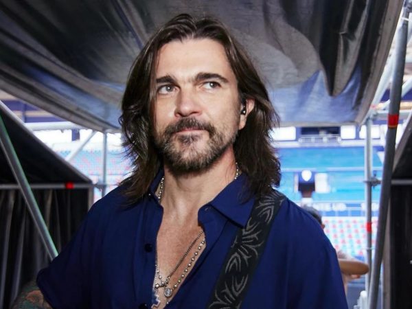 De oso misterioso a karaoke: Juanes sorprende con la promoción de su nuevo tema