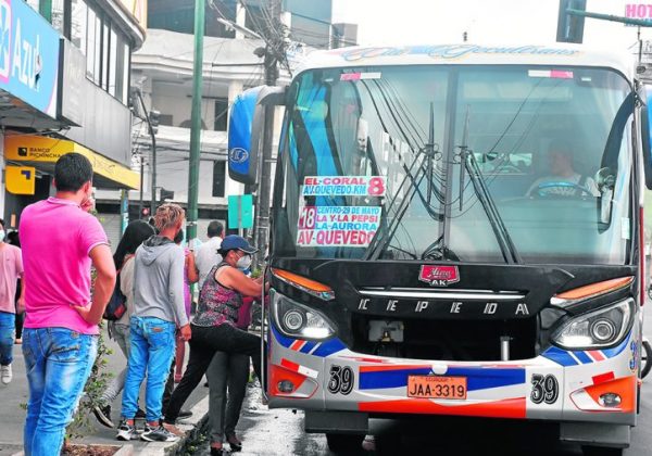 Una propuesta busca reducir el pasaje urbano a $0,35 en Santo Domingo.