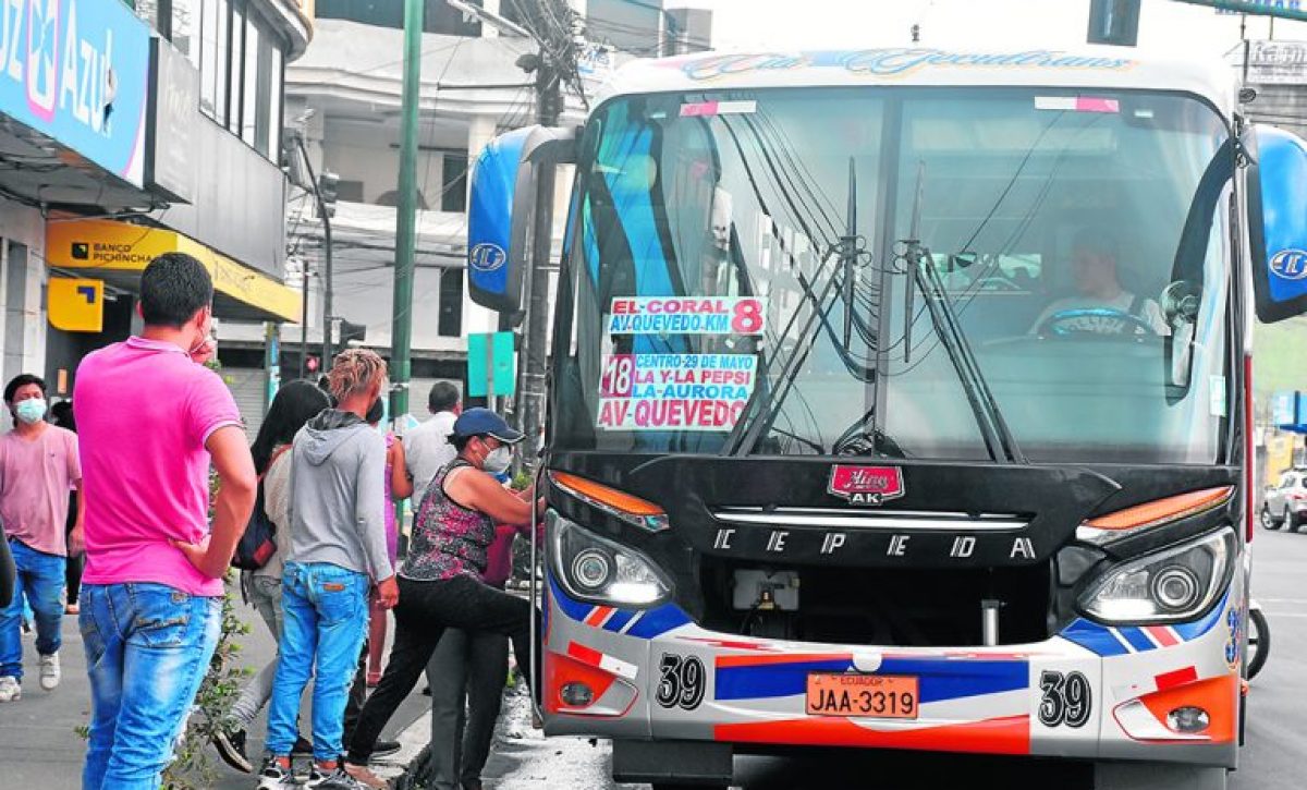 Jueza analizará impacto de torniquetes en buses urbanos de Santo Domingo