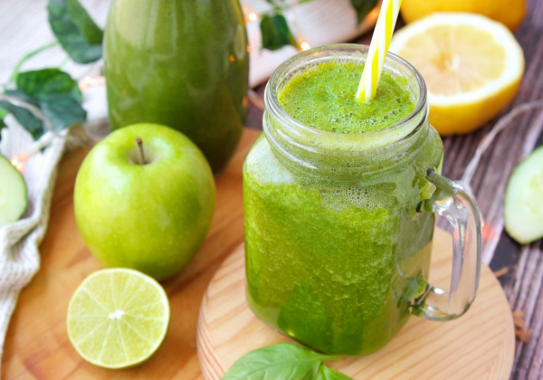 ¿Pueden los jugos verdes “limpiar” tu hígado? Esto dice la ciencia