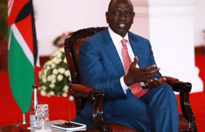 Autoridades de Kenia investigan ataque con zapato contra el presidente Rutto en acto público