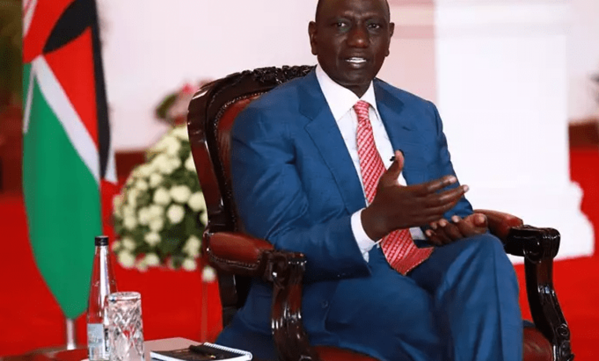 Autoridades de Kenia investigan ataque con zapato contra el presidente Rutto en acto público