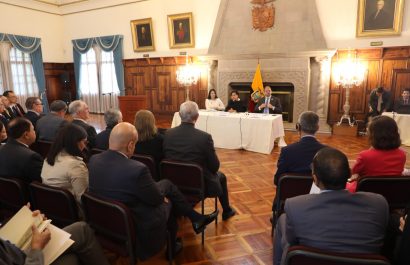 Ministros detallan medidas económicas ante diplomáticos en medio de protestas. FOTO: @CancilleriaEc.