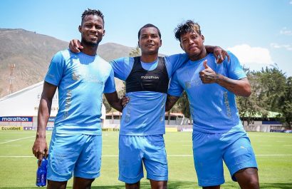 Bryan Ramírez (C) continuará en Liga de Quito para la Liga Ecuabet y Copa Libertadores. FOTO: @LDU_Oficial.