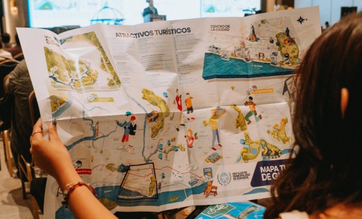 El mapa interactivo propone recorridos dinámicos por lugares icónicos como el Malecón Simón Bolívar, Puerto Santa Ana y el Barrio Las Peñas.