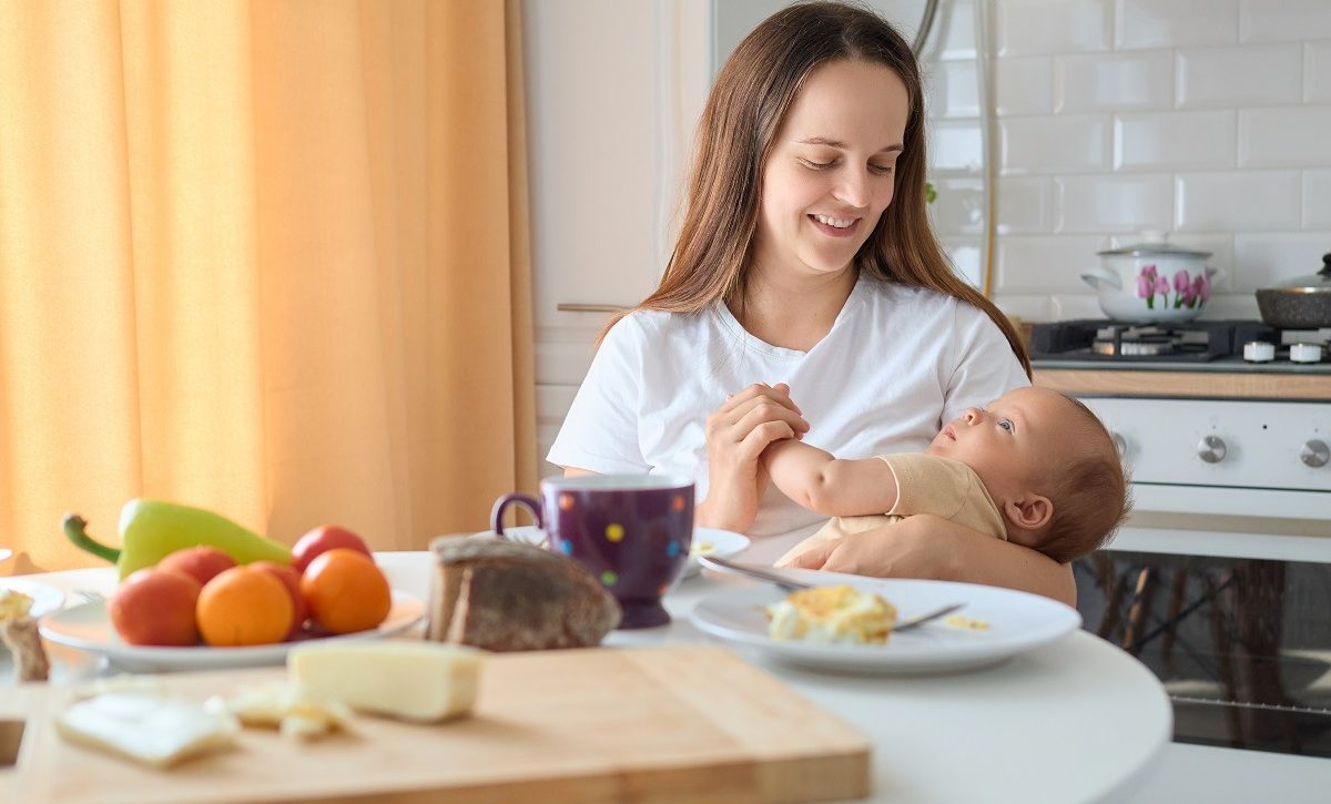 La nutrición materna durante la lactancia influye en la salud del bebé