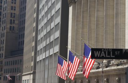 Las bolsas estadounidenses caen este viernes por inflación y aranceles