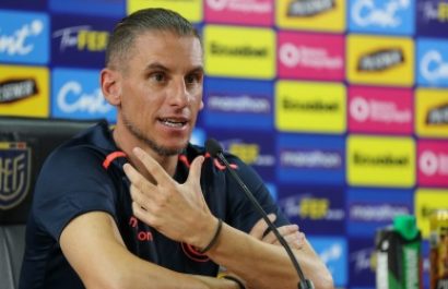Las críticas contra Sebastián Beccacece se masifican por alinear a juvenil sin experiencia en la selección ecuatoriana