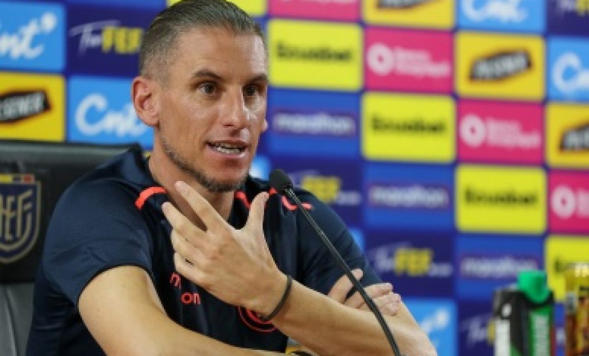 Las críticas contra Sebastián Beccacece se masifican por alinear a juvenil sin experiencia en la selección ecuatoriana